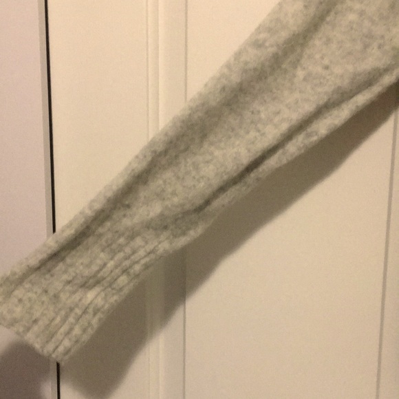 Aritzia Community cozy sweater - Picture 2 of 5